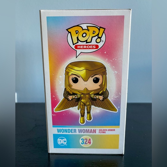 Gal Gadot signed Funko Pop! #324 Wonder Woman with COA - Picture 4 of 8